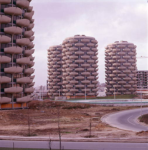Immeubles choux a Creteil, par Gerard Granval et Pierre Dufau, Fonds Vera Cardot et Pierre Joly, Bibliotheque Kandinsky, Centre Pompidou
