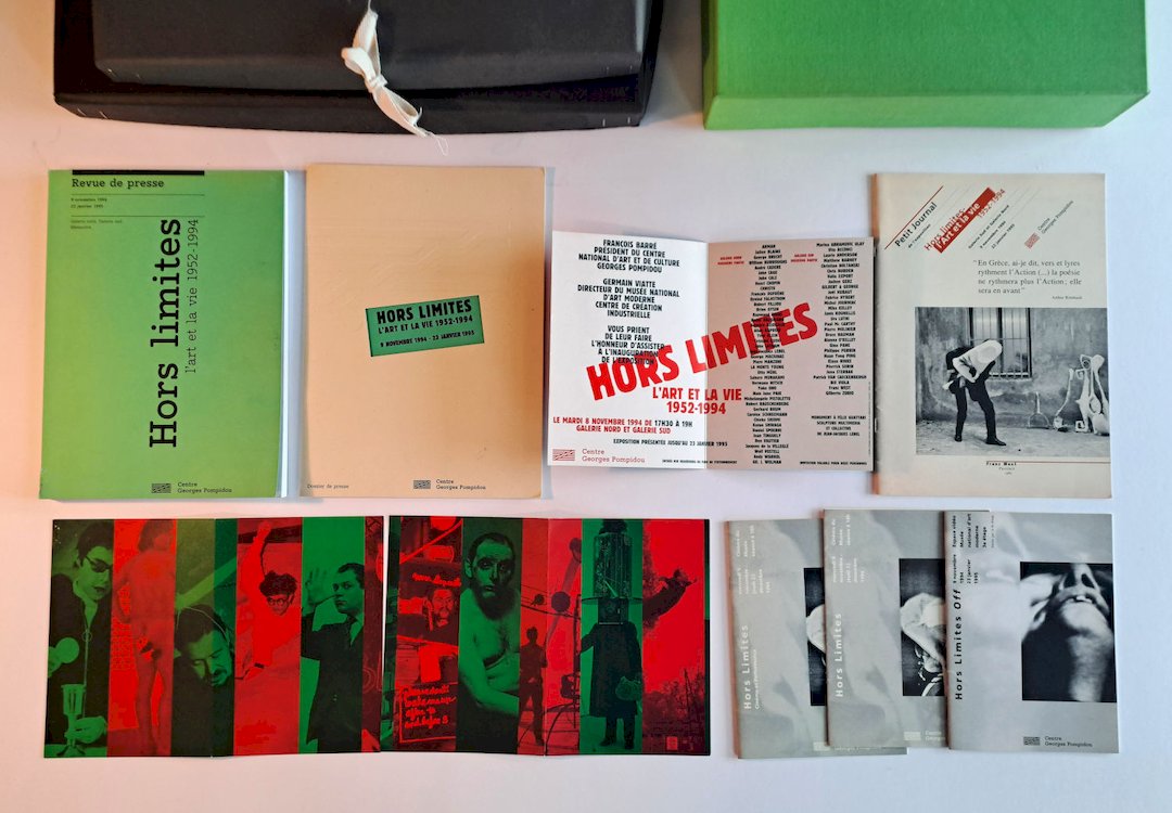 Invitations, presse et programmes de l'exposition Hors limites, Centre Pompidou, 1994-1995