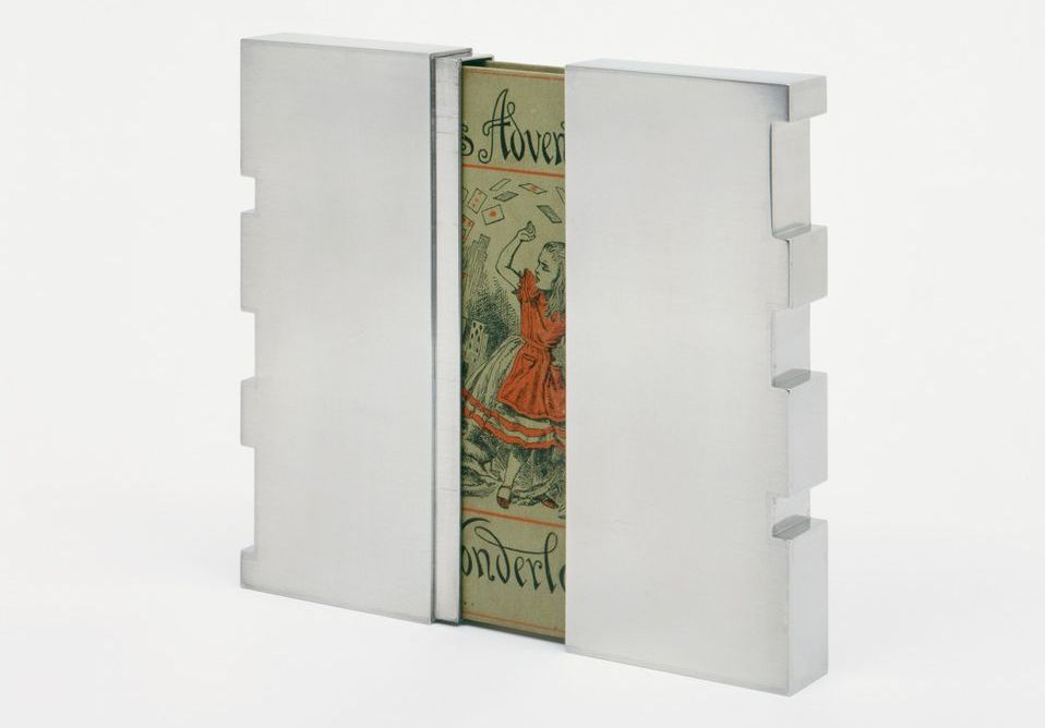 rodney-graham-alice-wonderland